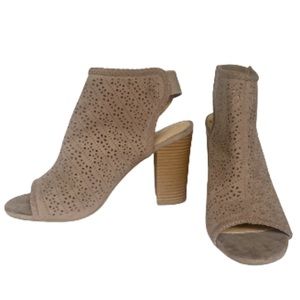 LC Lauren Conrad Chunky Heel Sandal Shoe